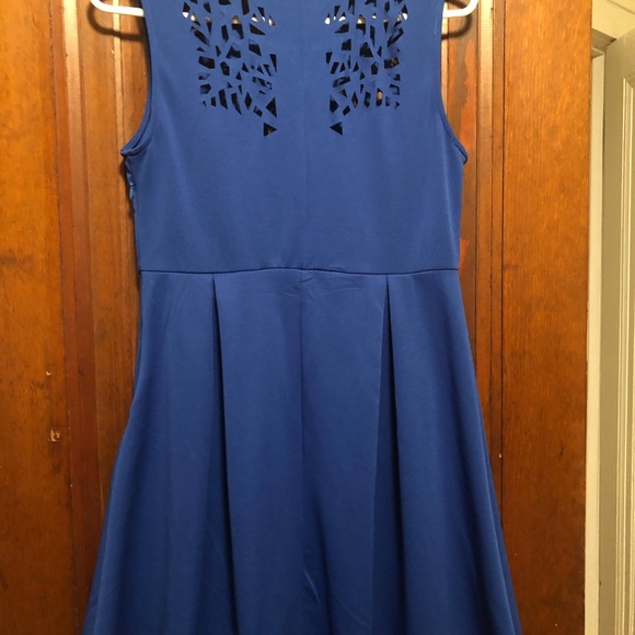 Beautiful blue dress with laser cutouts - Picture 3 of 4